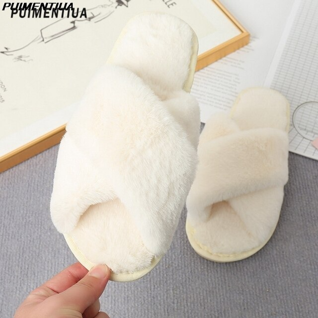 Fluffy slippers for women