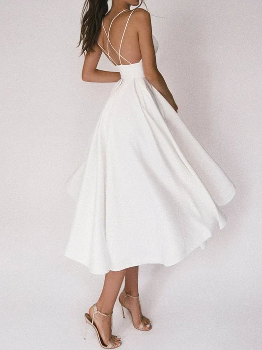 Elegant strapless dress with V-neckline