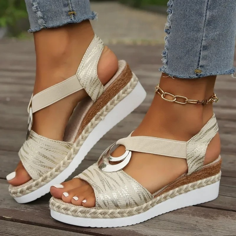 ASTRID | Versatile and elegant sandals