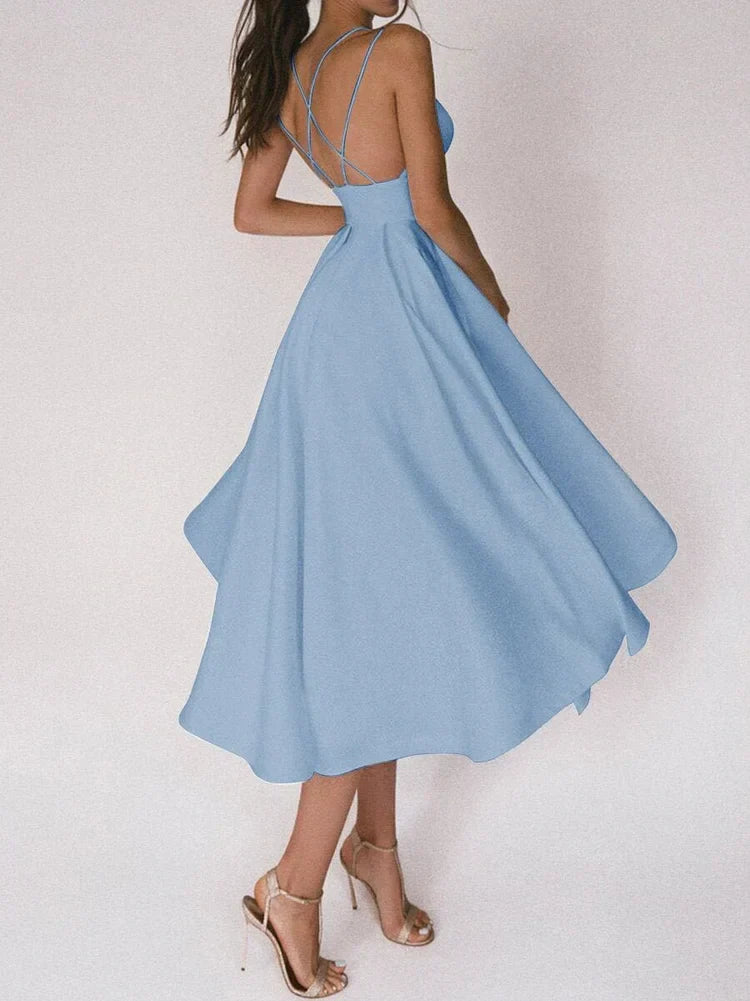 Elegant strapless dress with V-neckline