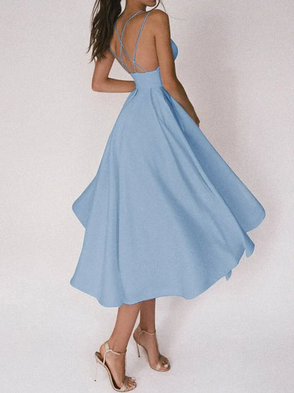 Elegant strapless dress with V-neckline