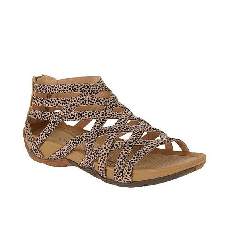 LP | Heidi Roman sandals for fashionable summer looks