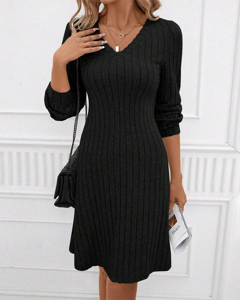 LP | One-color ribbed V-neck dress
