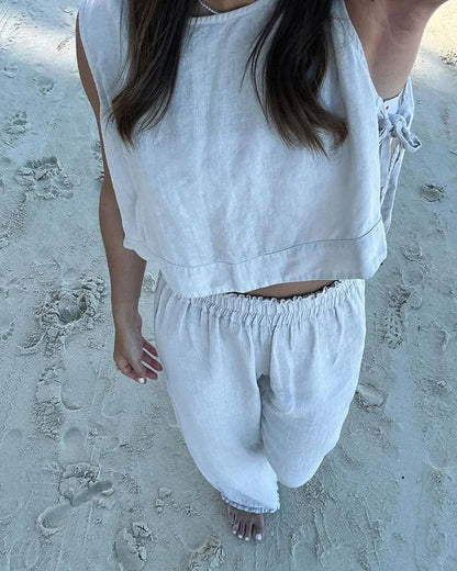 Two-piece set consisting of vest and pants with lacing