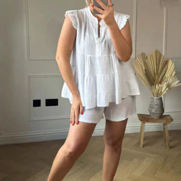 Dorothy - Shorts and ruffled top