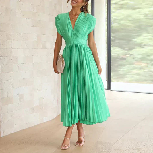 LP | Maxi dress with v-neck and pleats.