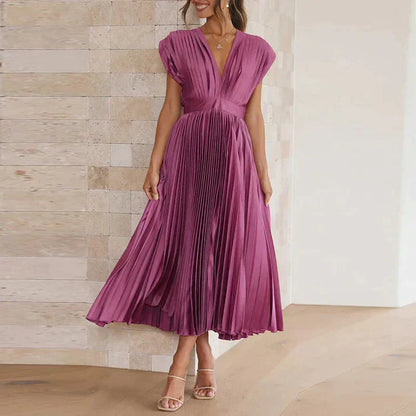 LP | Maxi dress with v-neck and pleats.