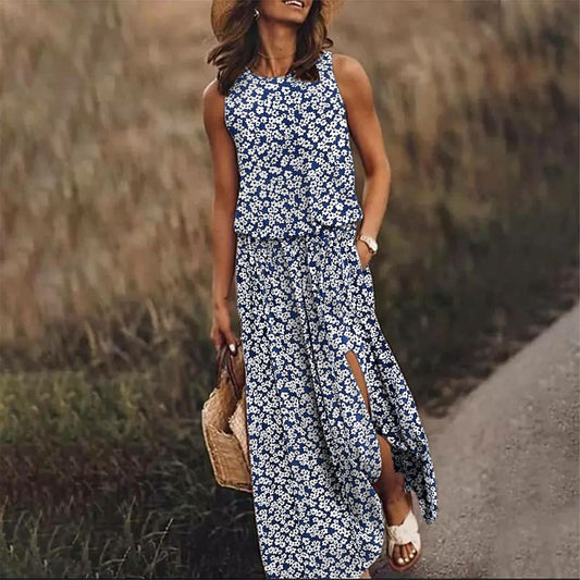 LP | Chic maxi dress with small floral pattern and pockets.