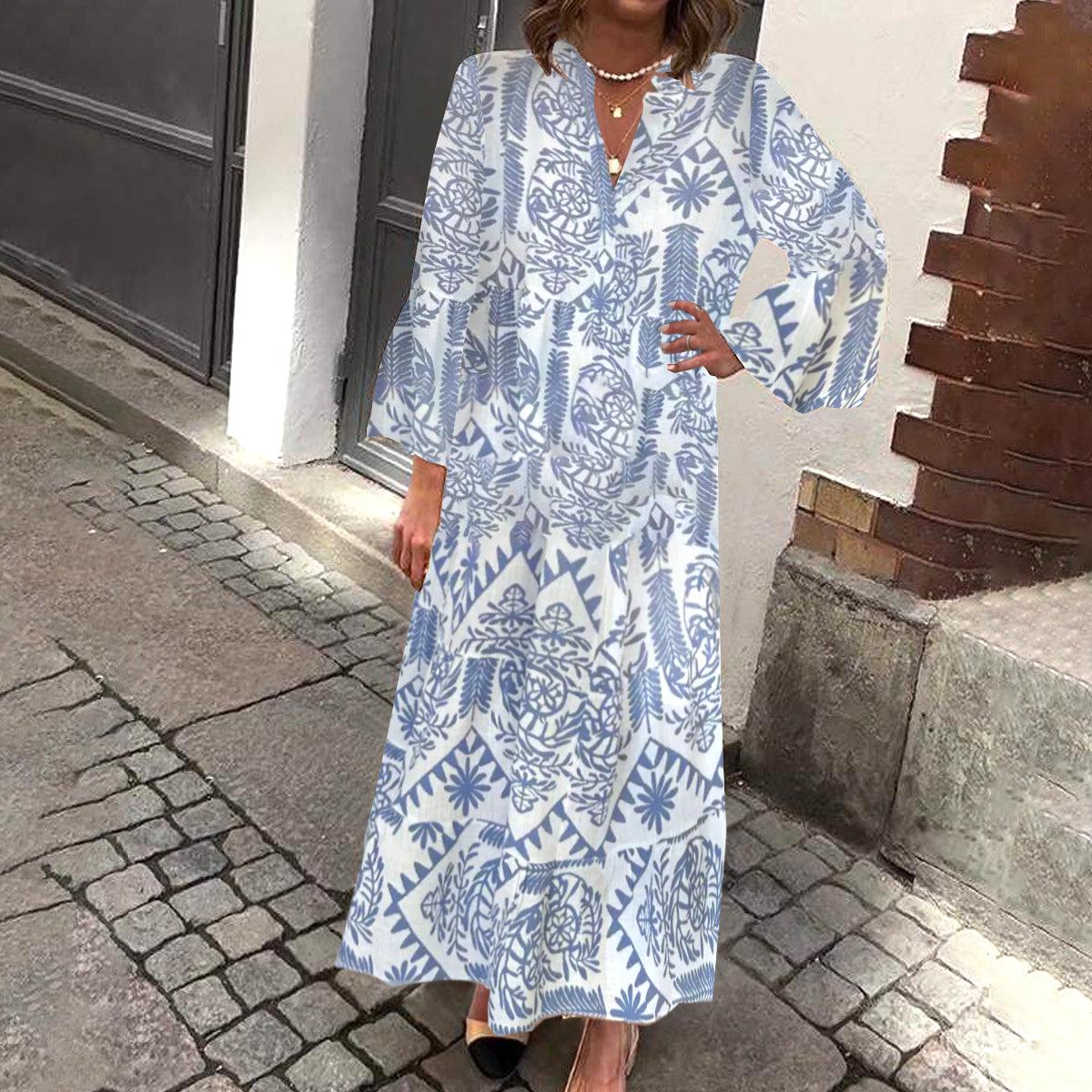 Maxi dress with floral pattern and long sleeves