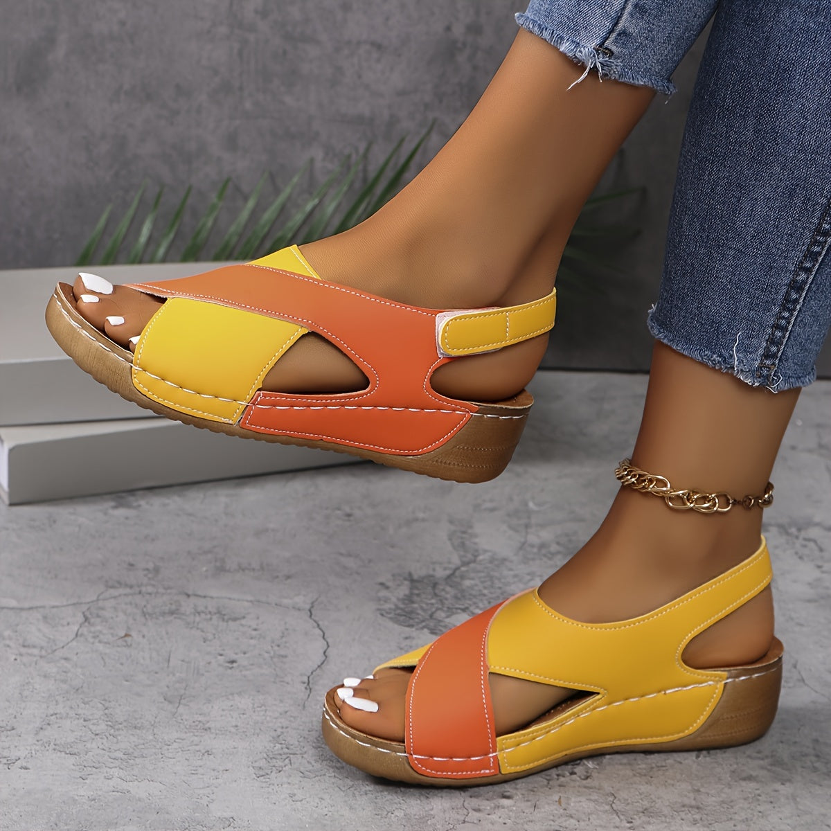 Lucrecia® | Orthopedic sandals in vegan leather