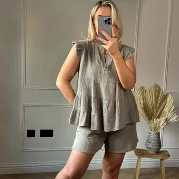 Dorothy - Shorts and ruffled top