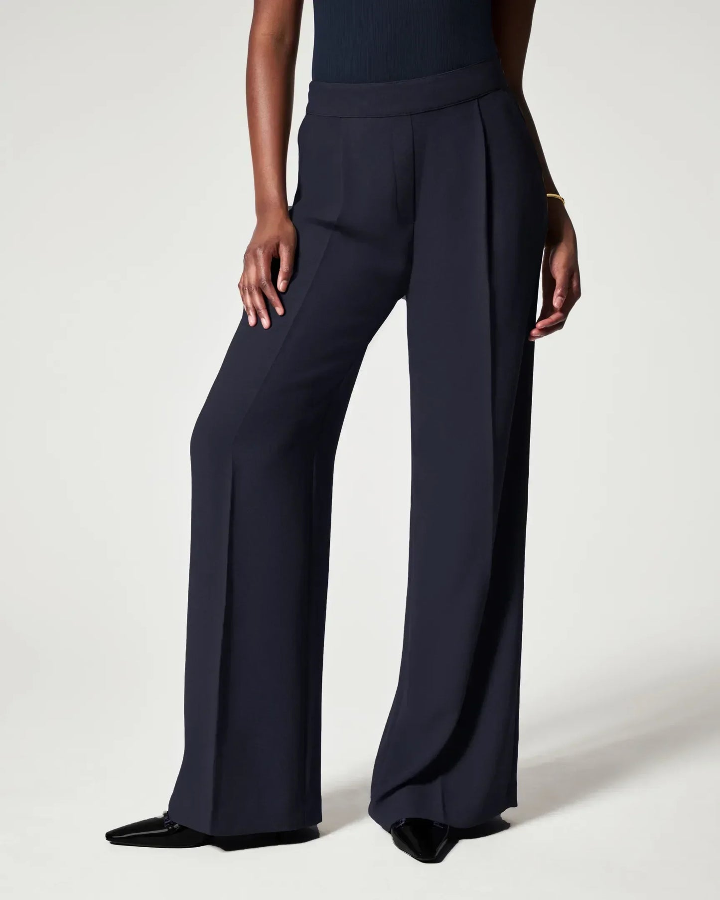 Women's wide-leg pleated pants