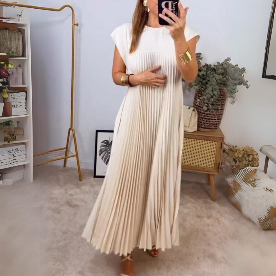 Light and elegant pleated dress