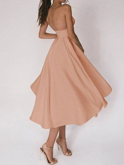 Elegant strapless dress with V-neckline