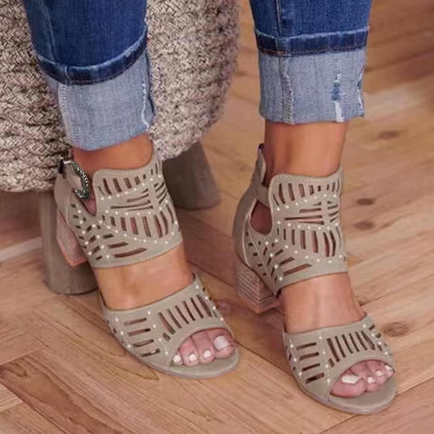 LP | Sandals with heel and hem-to-heel