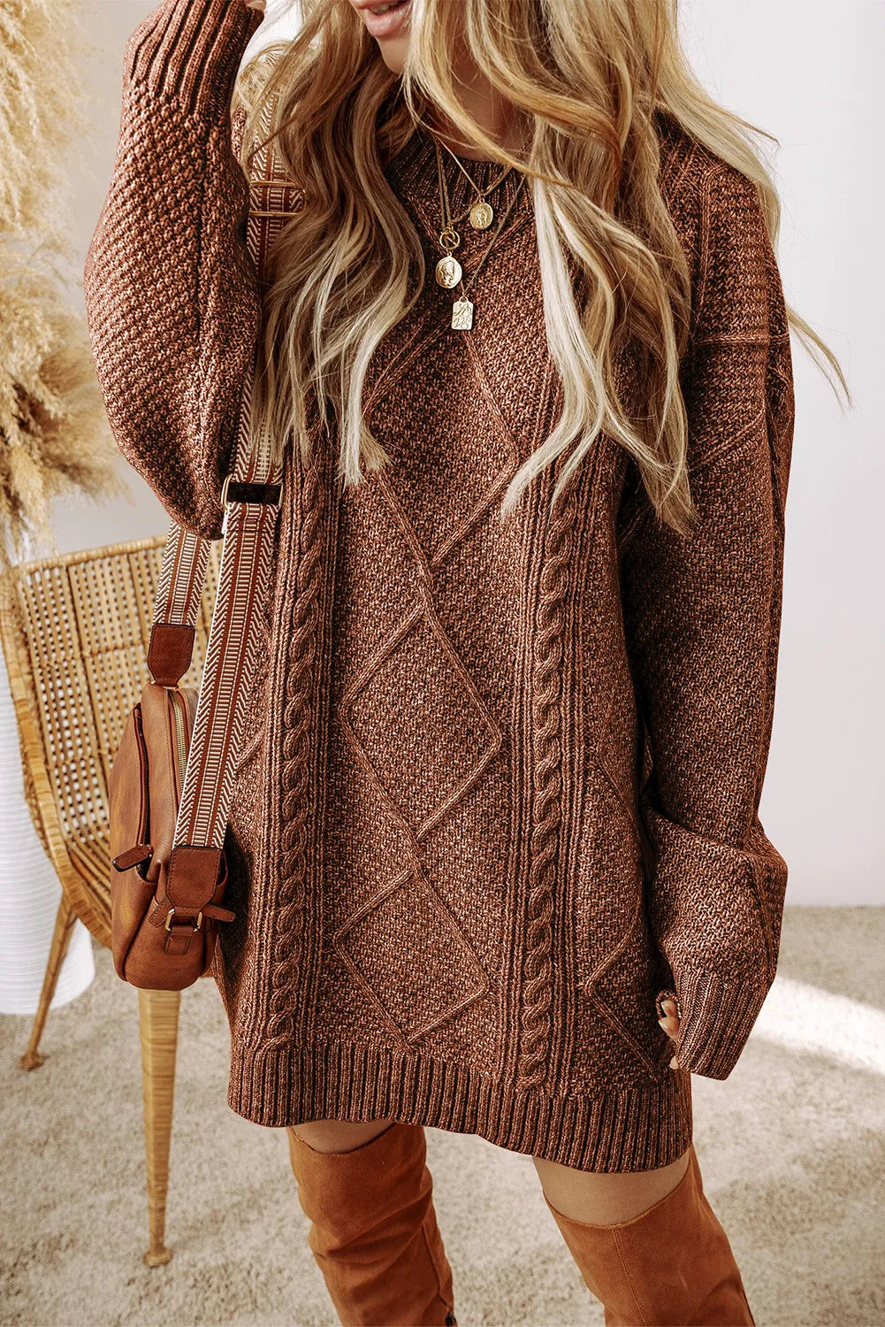 LP | Women's dress with round neckline and darts