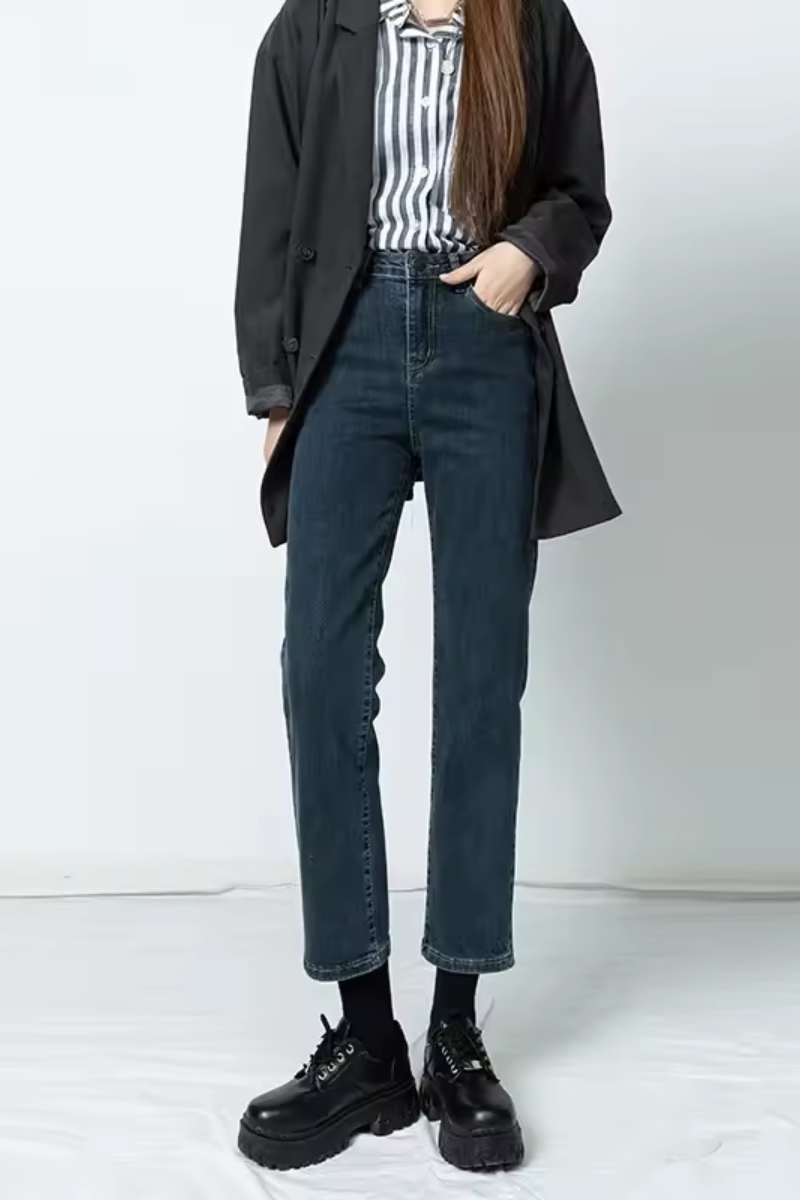 Clara | Women's Vintage Mid-Waist Jeans