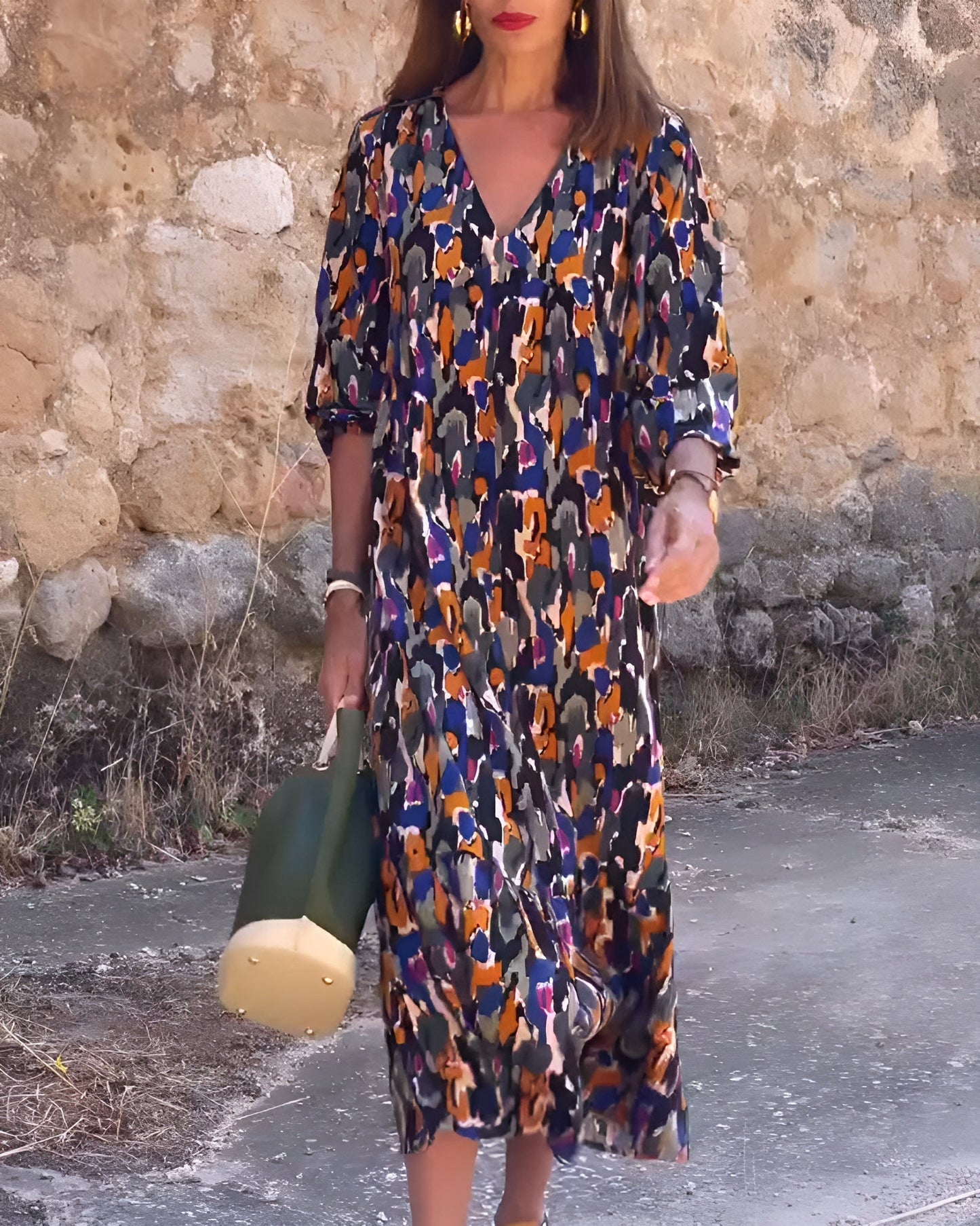 V-neck dress with retro print