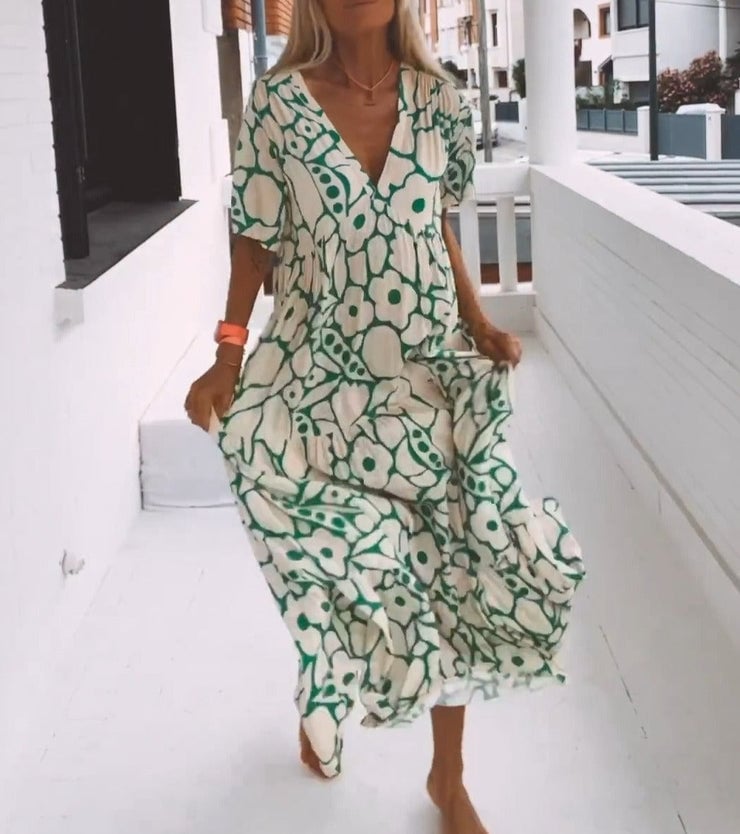 Elegant midi dress with V-neck and soft pattern