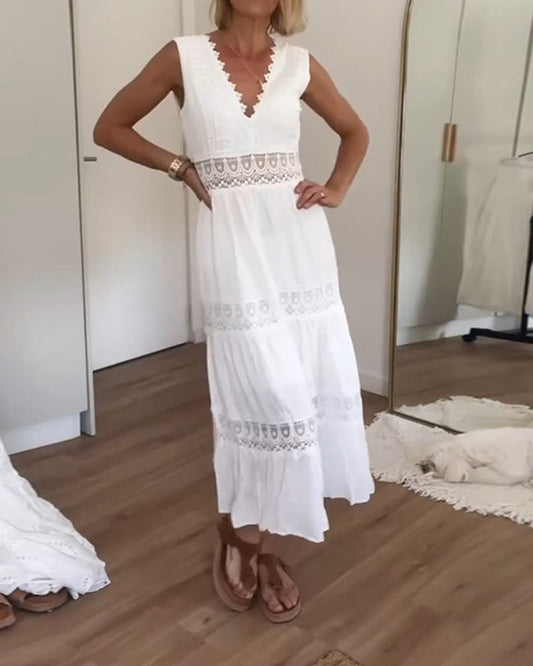 Lace dress with V-neck (Almost sold out)