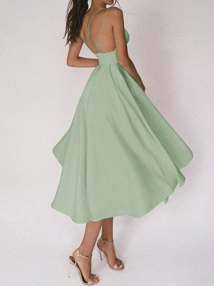 Elegant strapless dress with V-neckline