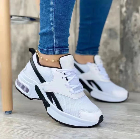 LP | Simple and elegant generic sneakers