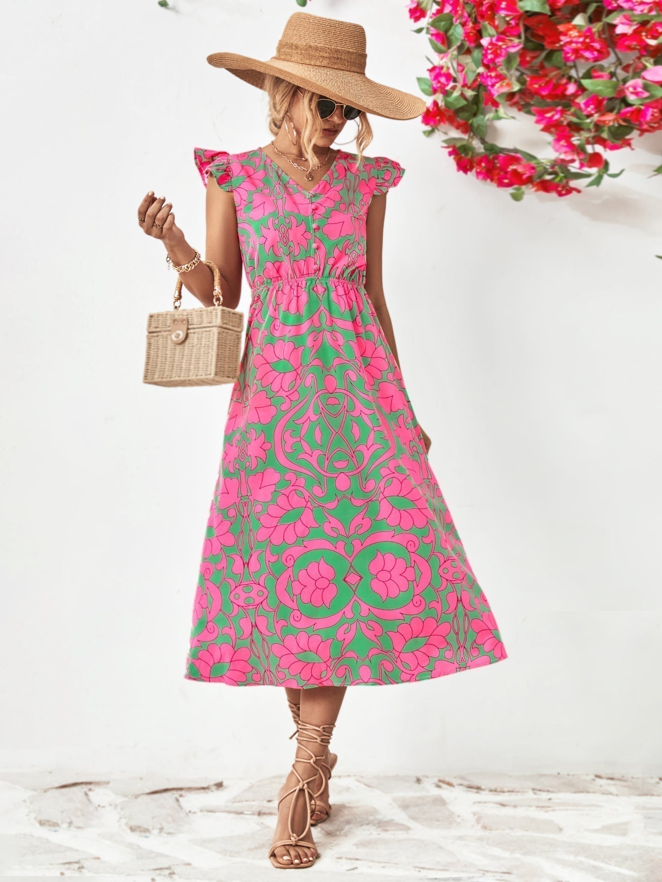 LP | Short-sleeved floral v-neck dress.