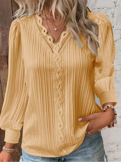 LP | Lightweight blouse with lace details