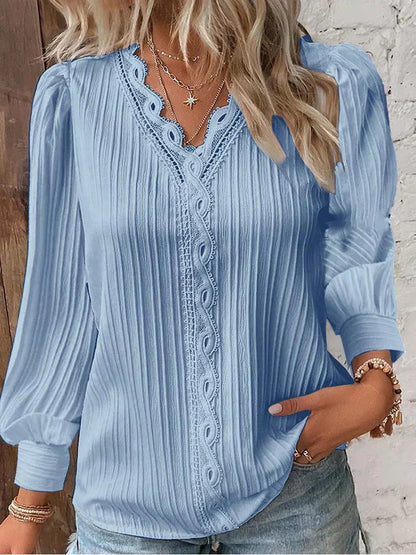 LP | Lightweight blouse with lace details