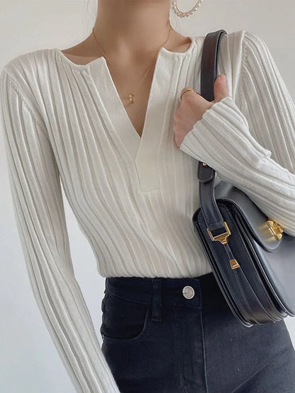 Comfortable women's V-neck knit tank top