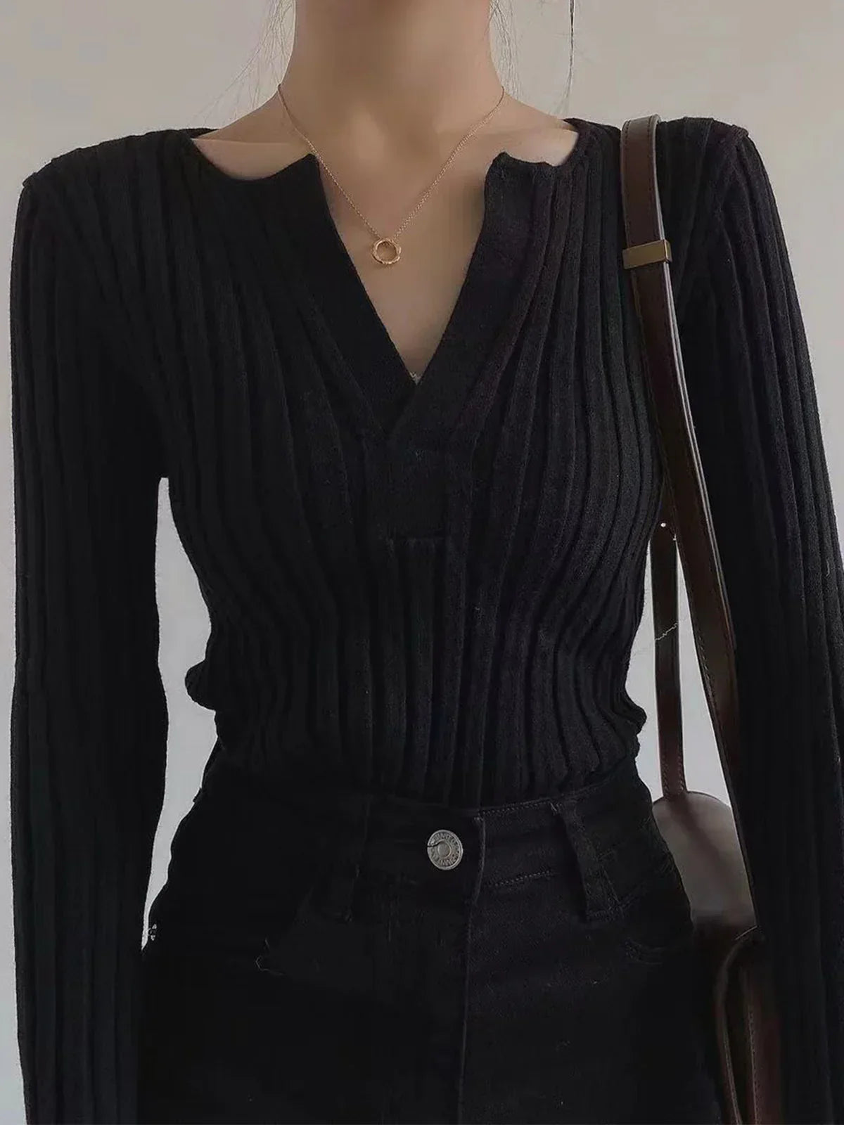 Comfortable women's V-neck knit tank top