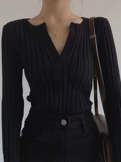 Comfortable women's V-neck knit tank top