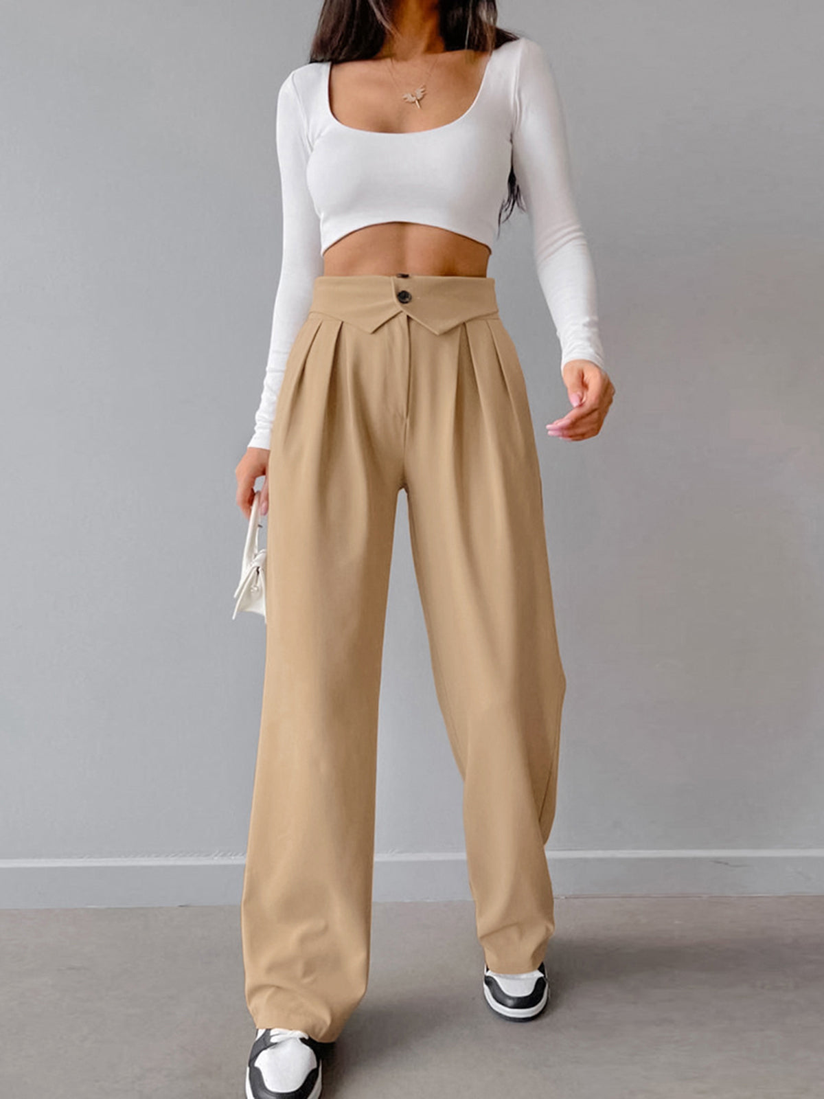 Trendy ankle-colored pants for women