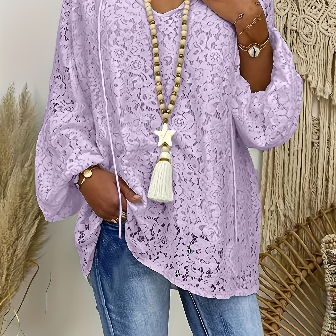 Blouse - Long sleeves and lace details