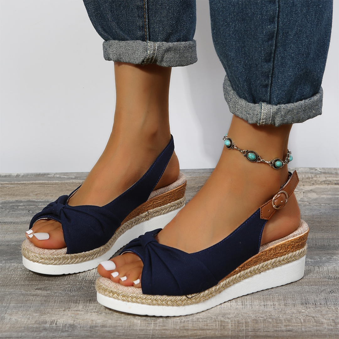 LP | chic and versatile generic sandals