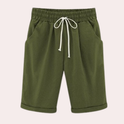 Xenia - Essential casual shorts for women