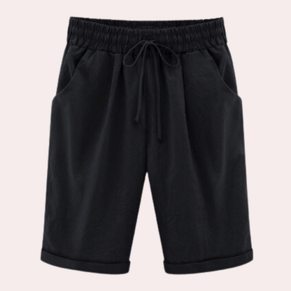 Xenia - Essential casual shorts for women