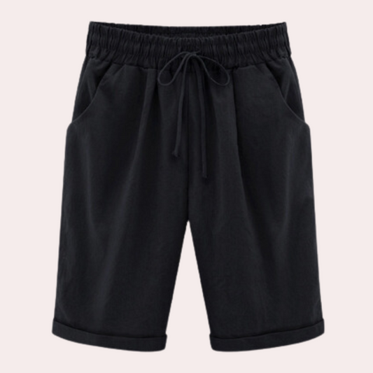 Xenia - Essential casual shorts for women