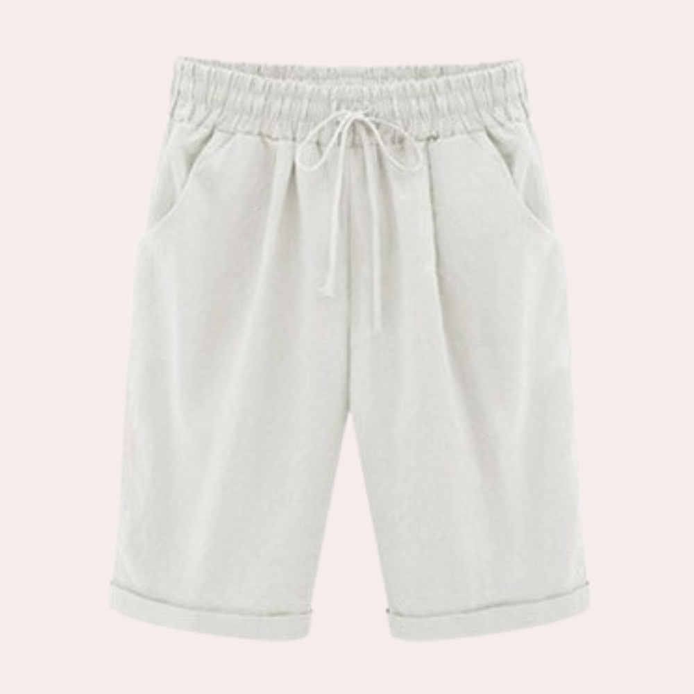 Xenia - Essential casual shorts for women