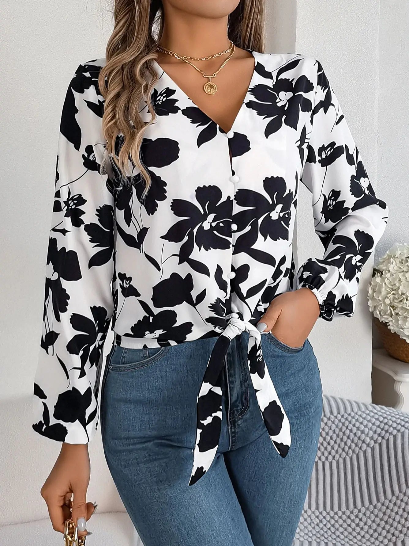 LP | Modern, lightweight blouse