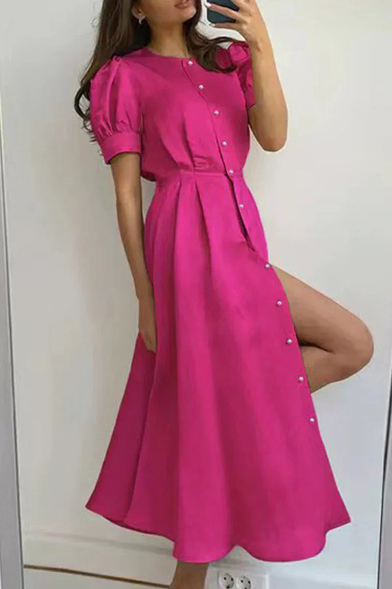 LP | Elegant a-line dress with O-neckline, short sleeves and buckle closure.