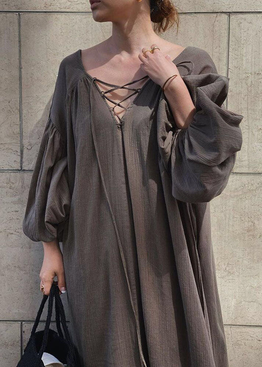 LP | Collarless dress with lace sleeves and plunging neckline