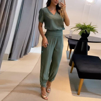 Blouse and pants as a set