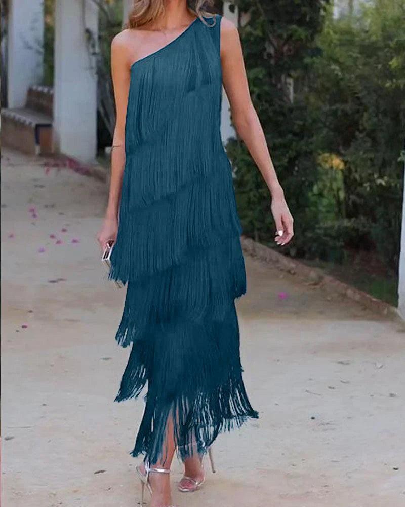 LP | Elegant dress with ruffles and bare shoulders