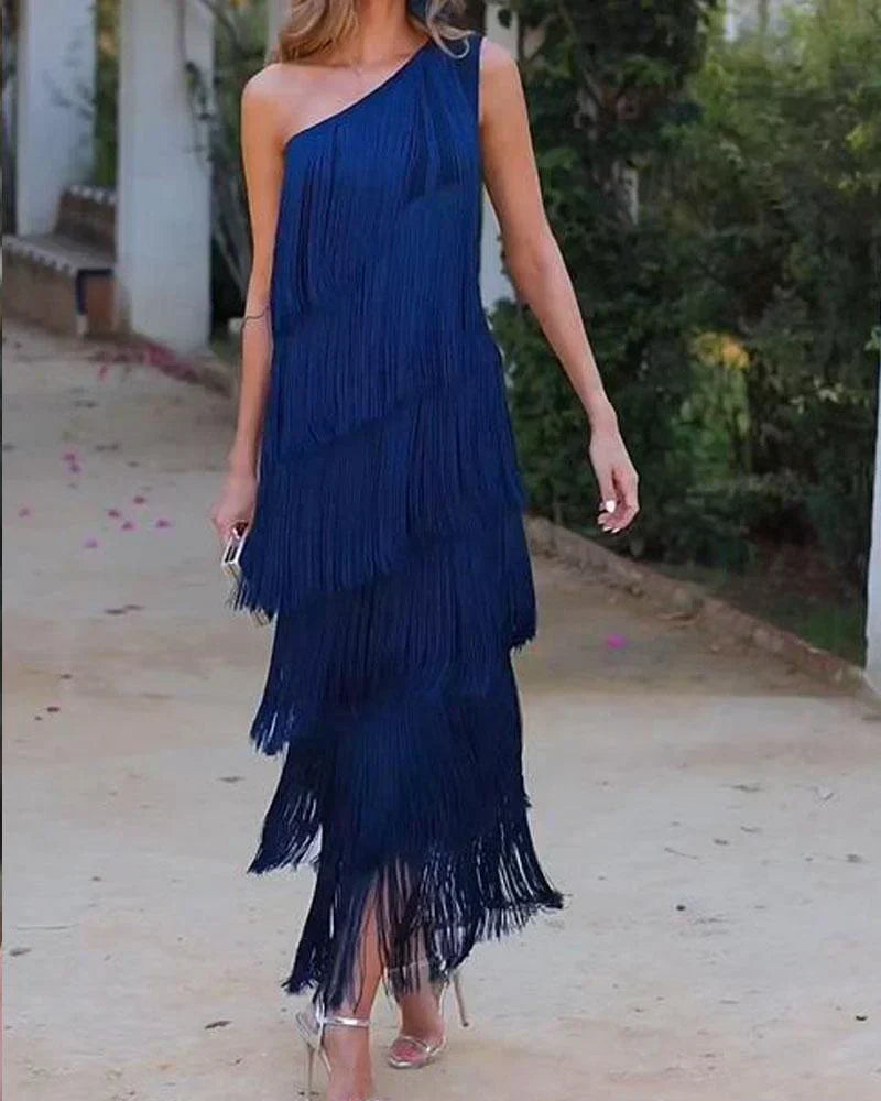 LP | Elegant dress with ruffles and bare shoulders