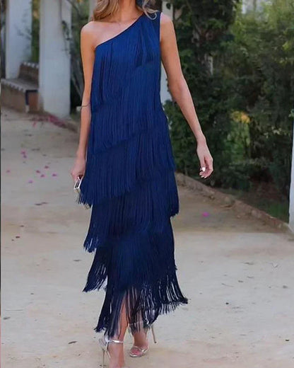 LP | Elegant dress with ruffles and bare shoulders