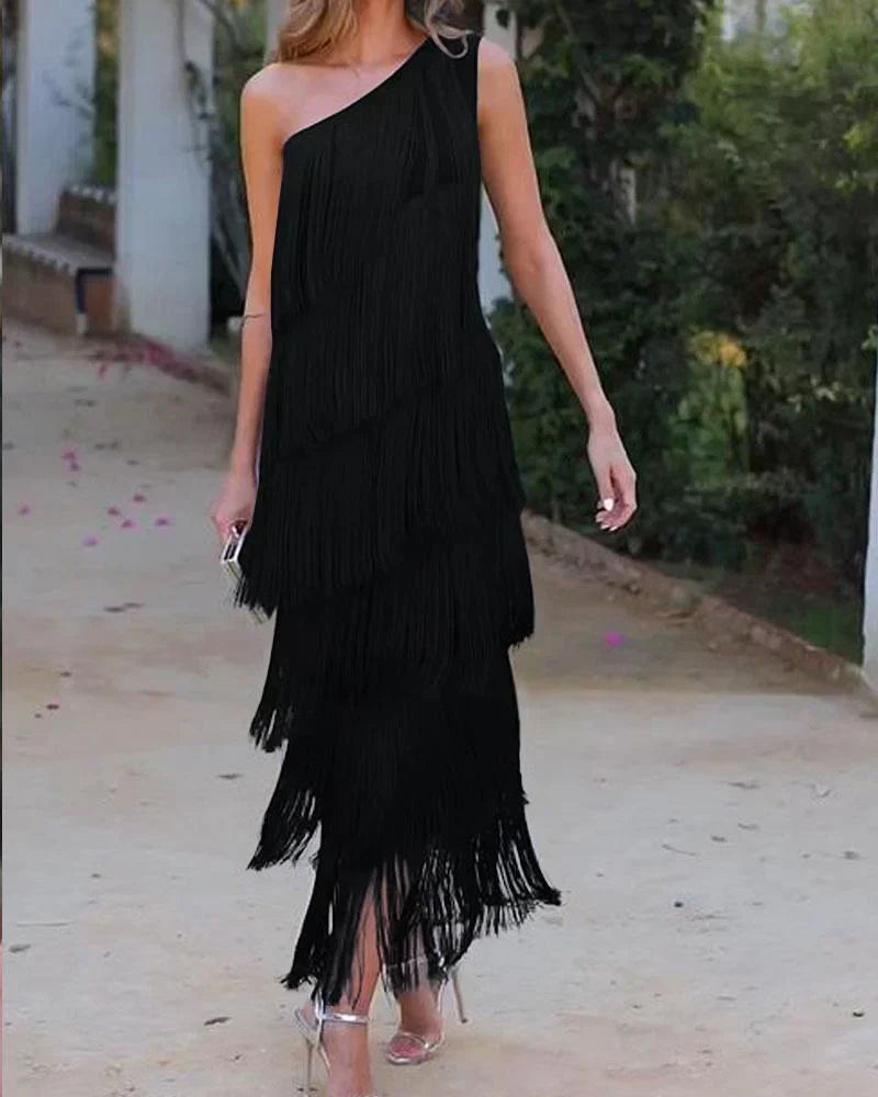 LP | Elegant dress with ruffles and bare shoulders