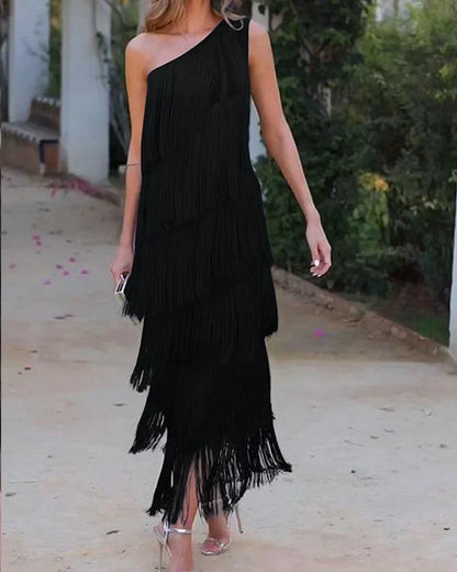 LP | Elegant dress with ruffles and bare shoulders
