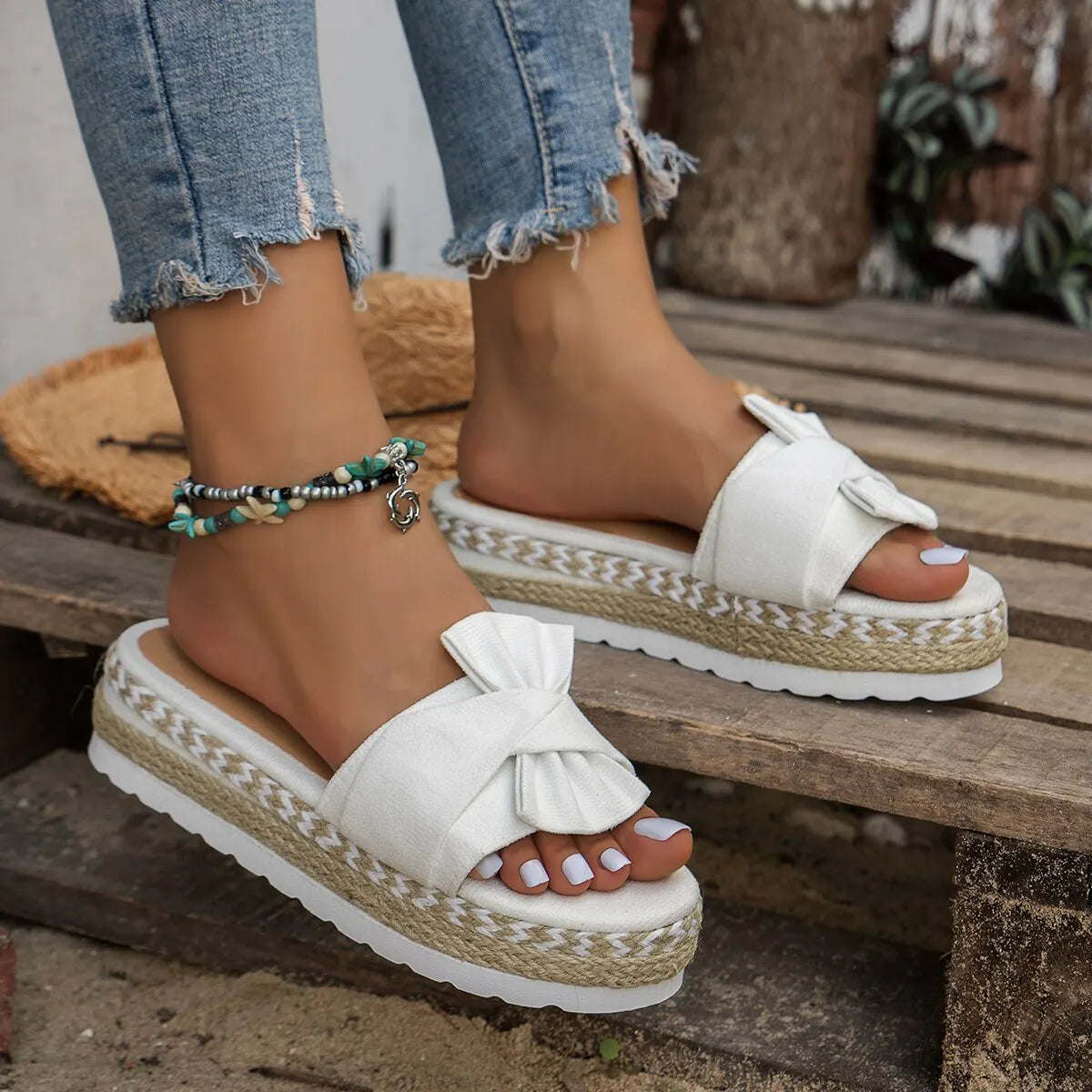 LP | generic, relaxed and elegant sandals
