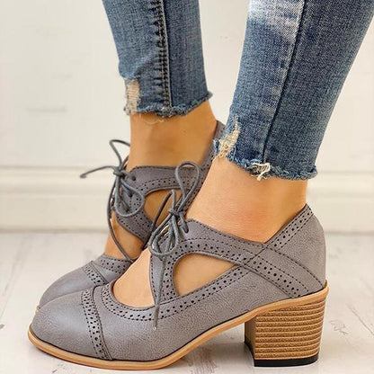 LP | Retro lace-up shoes with cut-outs